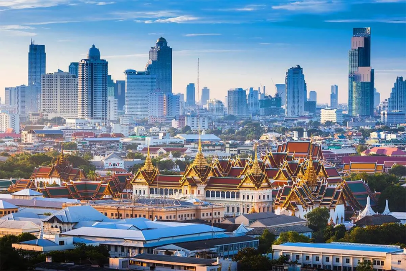 Come to Bangkok to enjoy the bustling life of the capital